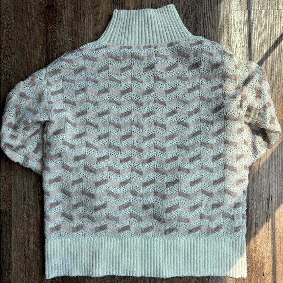 𝐋𝐢𝐳 𝐂𝐥𝐚𝐢𝐛𝐨𝐫𝐧𝐞 𝐏𝐢𝐧𝐤 𝐒𝐭𝐫𝐢𝐩𝐞𝐝 𝐒𝐰𝐞𝐚𝐭𝐞𝐫 - Picture 2 of 4